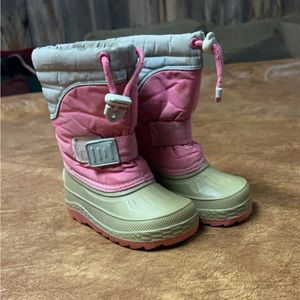 Pink snow boots. Decent condition